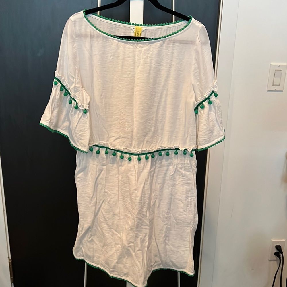 Club Monaco beachy white dress with green trim and pompoms - mini - size medium